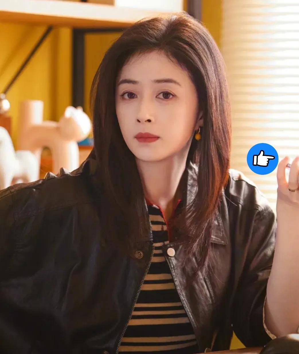 一觉睡醒，
是不是全网都知道了，
42岁的顶流女演员蒋欣icon，终于迎来了新剧