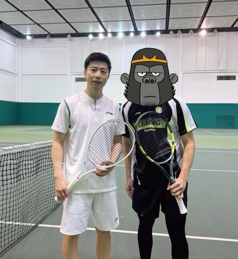 许昕小红书又蹭公主了，马龙真是肤白貌美美丽动人😍谢谢猩叔叔舔着送来的公主高清照