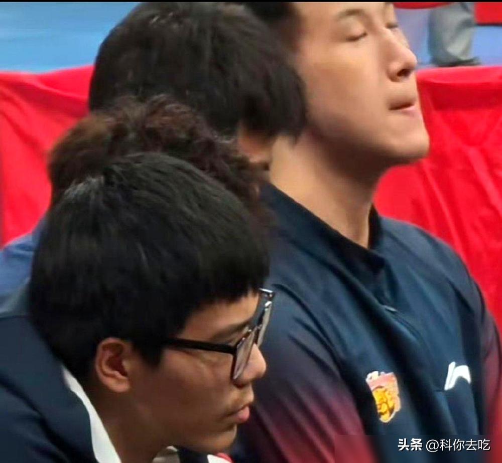 焦泊乔2025-26赛季场均5.11分，身高211、身体天赋炸裂，交易时被吹捧为