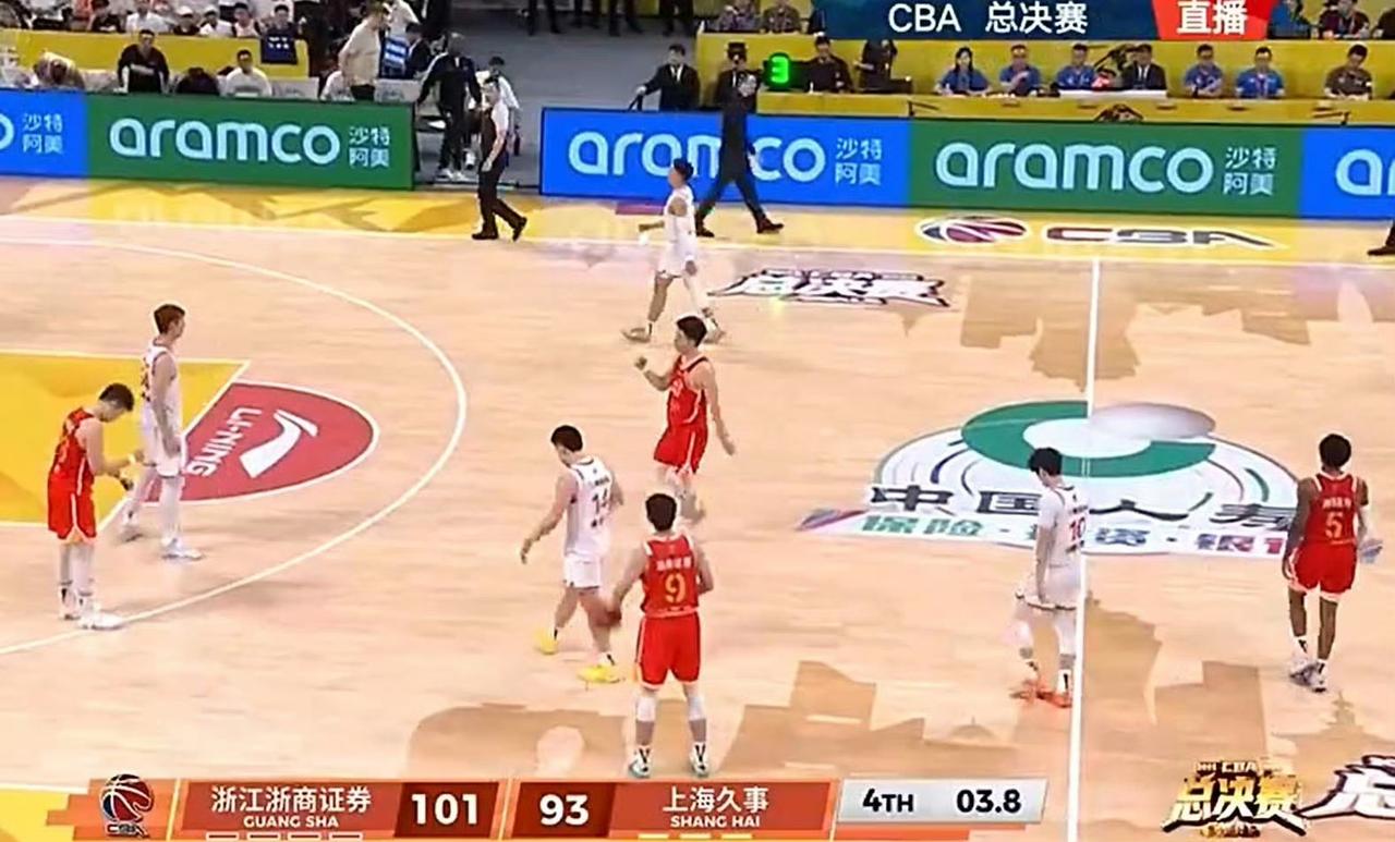 CBA总决赛广厦扳回一城！看完NBA西部决赛，再来看CBA总决赛，不忍直视，两支