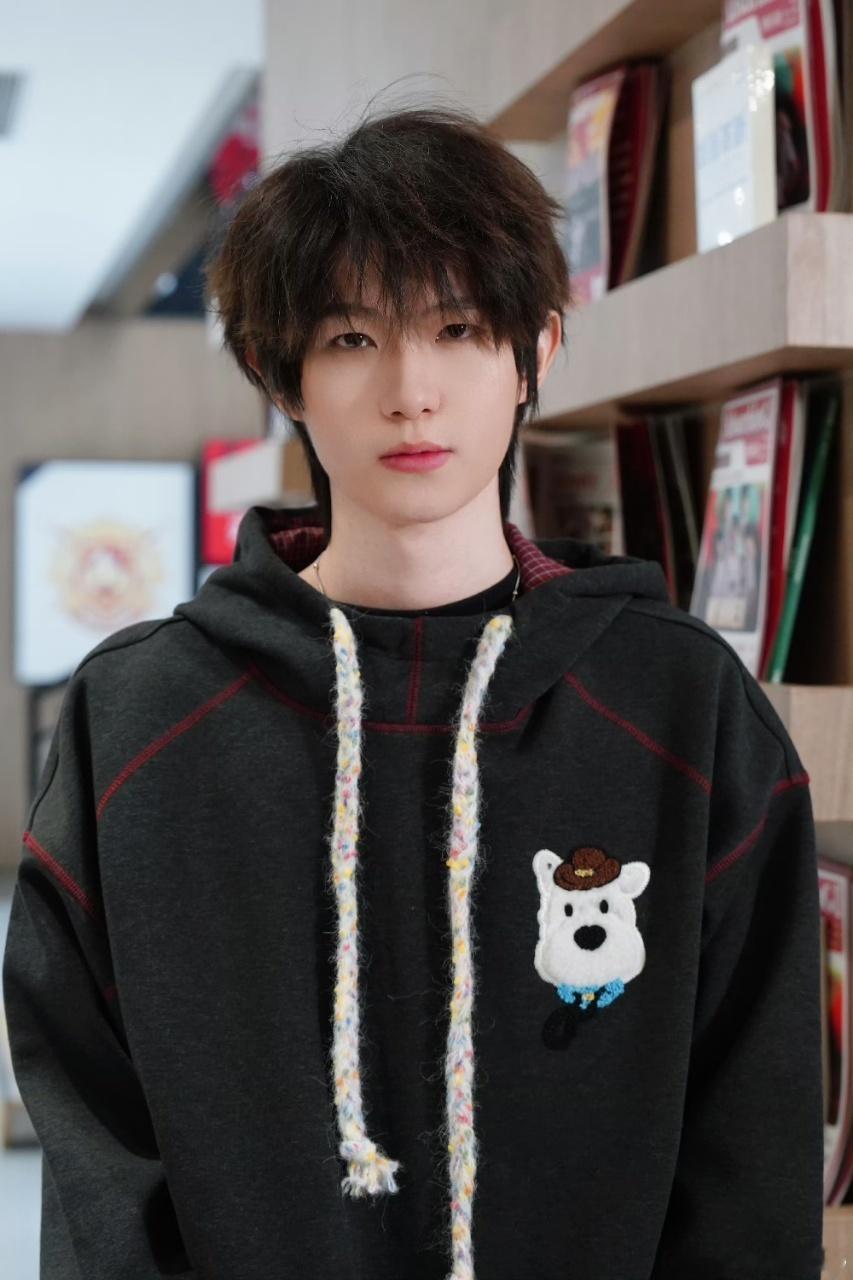 一诺xbc一诺西高地卫衣一诺西高地小狗一诺和西高地小狗神似啊哈哈哈 