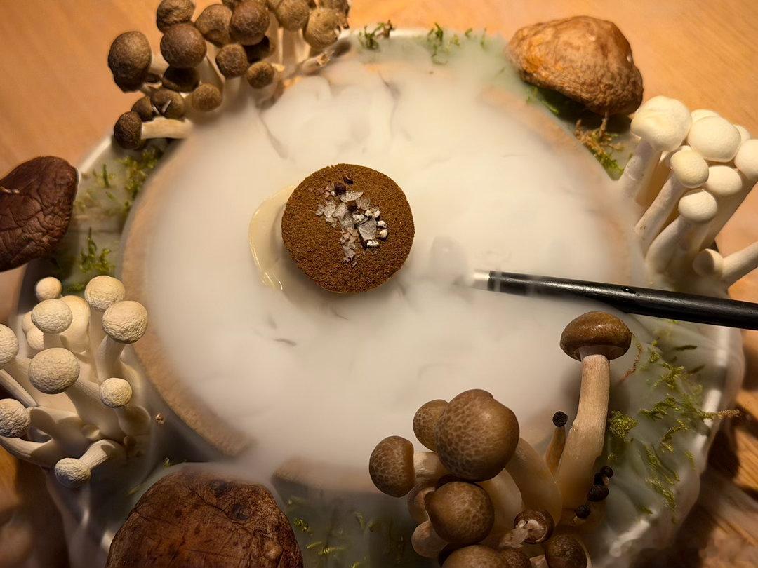 212餐厅，米其林二星，阿姆斯特丹。图1是荷兰的Old Beemster 陈年贝