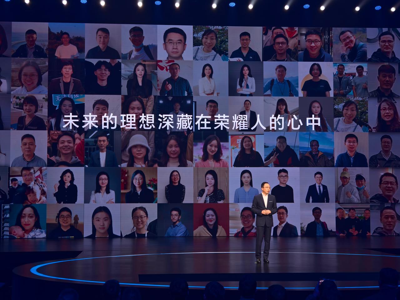 明哥说从当初几乎发不出来工资，贷不到款，到现在账面已经木有问题了。（CFO硬生生