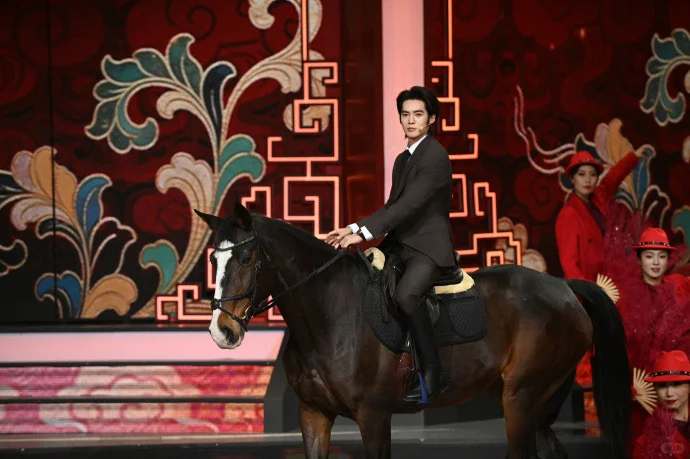 辽宁卫视春晚2026辽视春晚今晚19:30火热启幕，以“万家灯火共团圆”为主题，