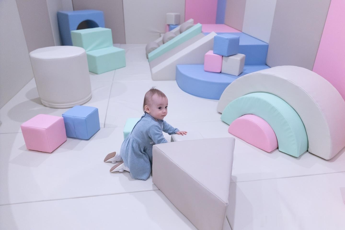 新闻 2026.1.21 摩纳哥王室成员为新建的室内儿童游乐场“Little W