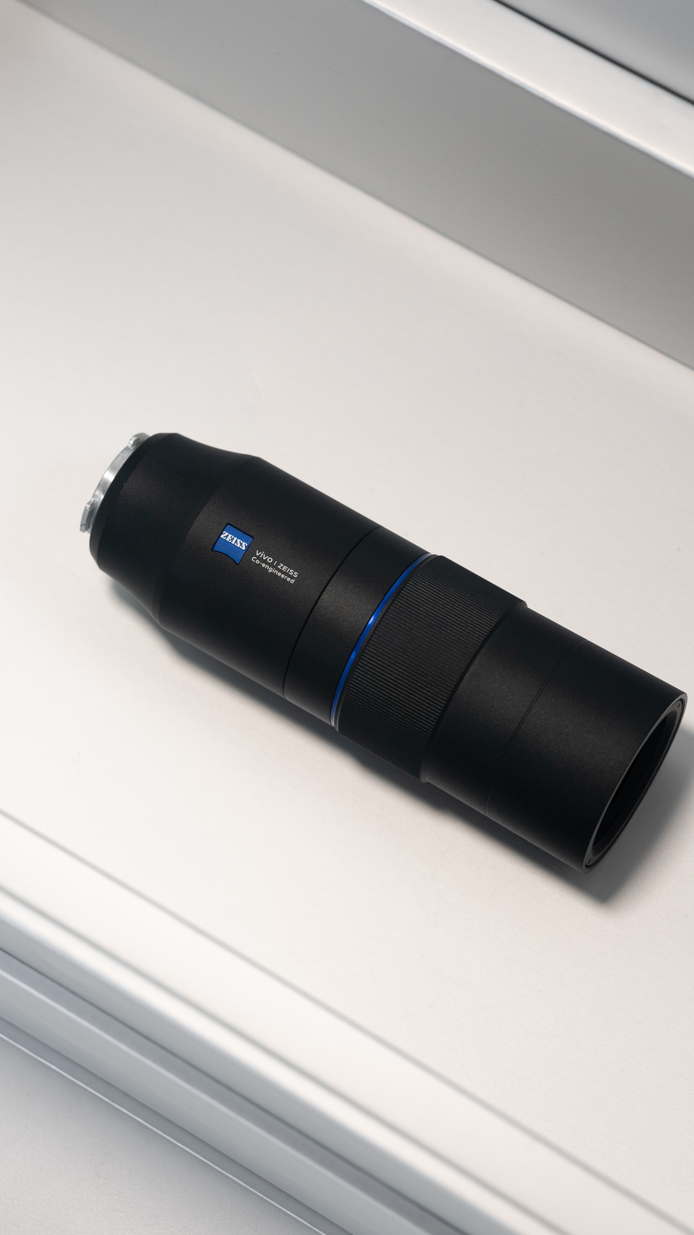 玩增距镜的品牌是越来越多了，作为开辟行业新赛道的vivo，前段时间也带来了2款新