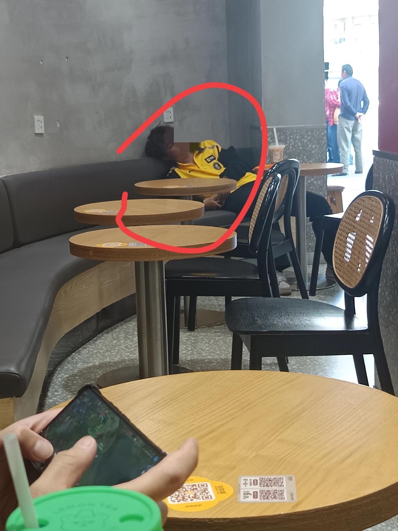 我终于知道了
为什么这么努力的去赚钱
却依然这么贫穷的原因



你敢相信吗？这