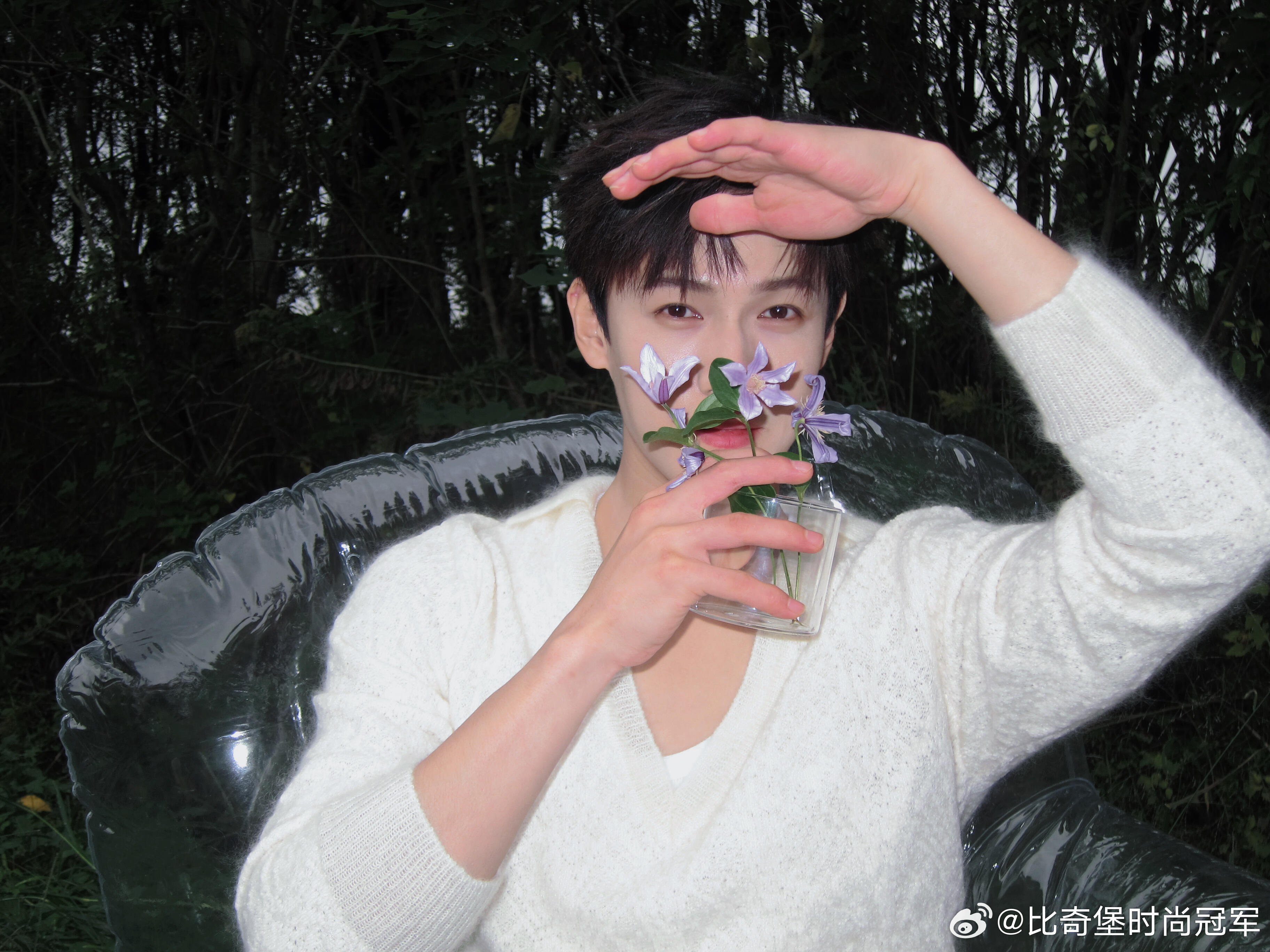 谁懂呀？喜欢上李昀锐真的太幸福了。这件衣服真的很有其他男明星可以驾驭吗？ ​​​