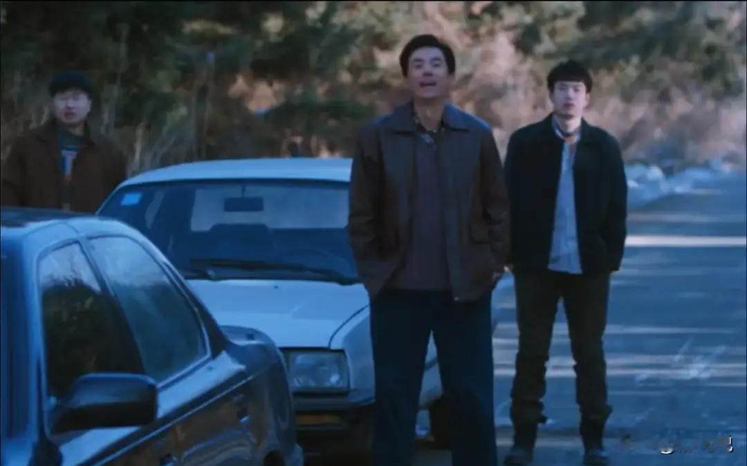 真正厉害的人，都懂得在巅峰时“撤退”。
我认识一个大哥，叫宏伟。
九十年代，他跟