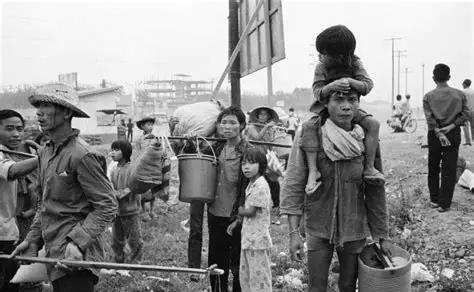 1975年后，20万越南难民逃进香港，香港全部接收了，给了他们香港身份，听说他们