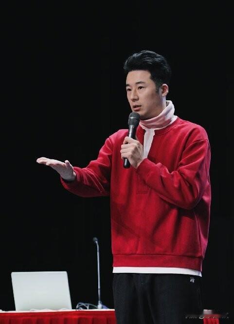 在复排的样板戏中，蓝天的"杨子荣"可以媲美前辈

上世纪六、七十年代红遍全国的样