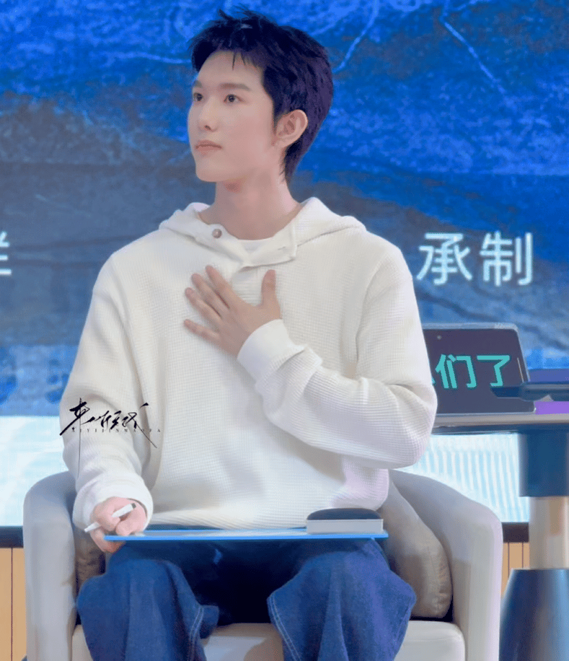 摸啥呢 