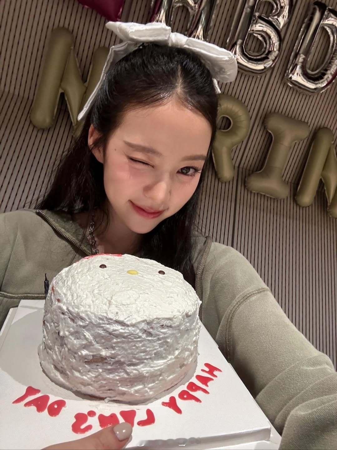 narin ins更新🎂 ​​​