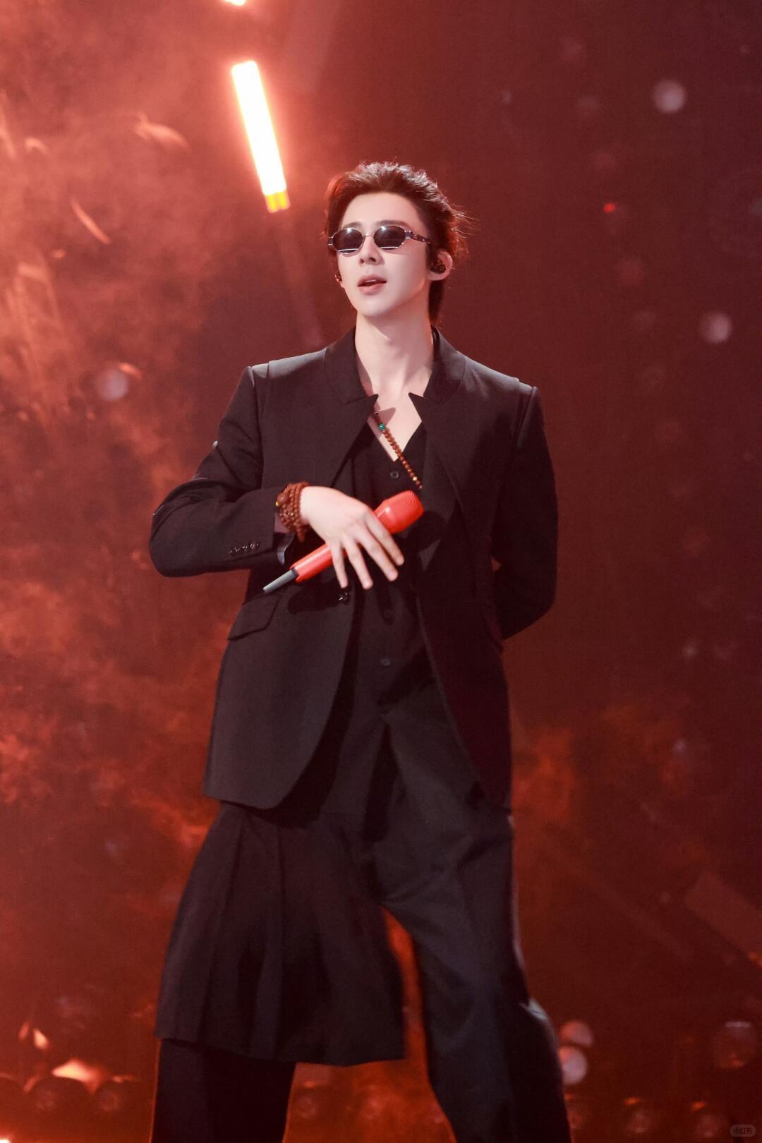 谁还记得当年登《歌手》被骂“网红不配”的刘宇宁？
如今他早已不是靠翻唱出圈的“街