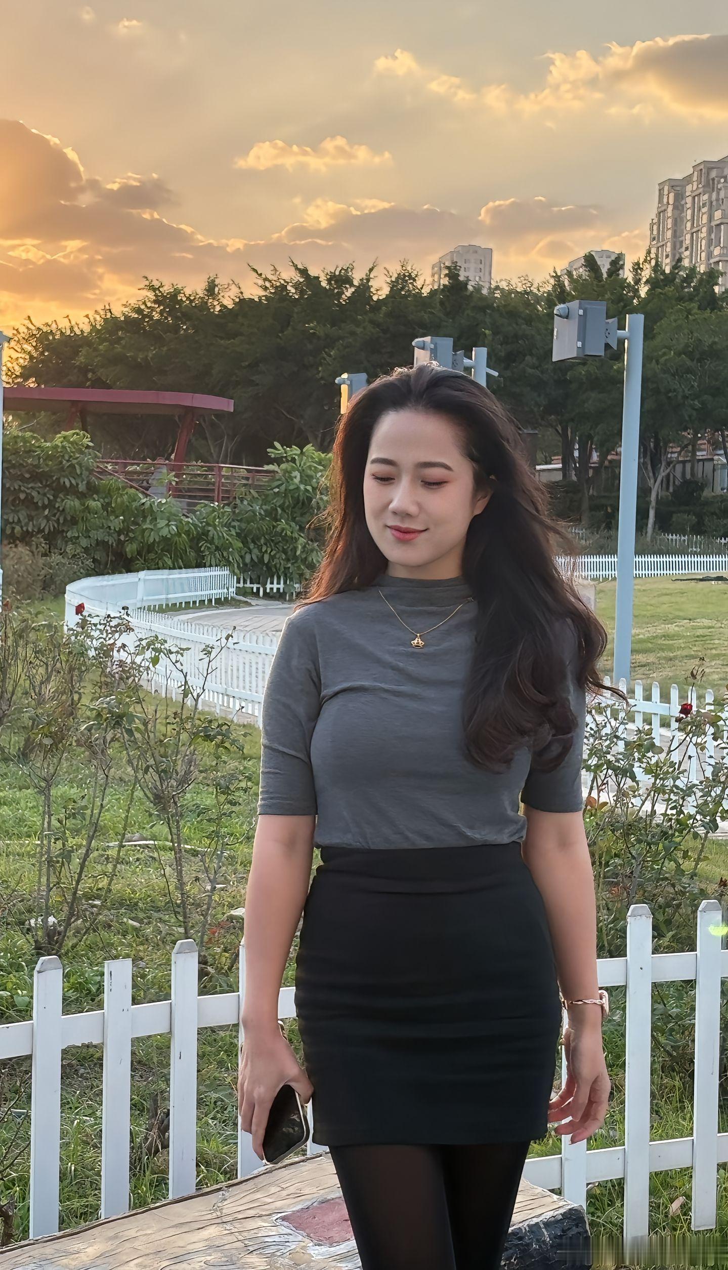 轻熟女神范儿 夕阳下的美少妇颜控正义日记的红包美女