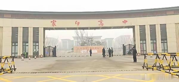 假慈善，赚名气，歪风邪气，一些民企老板把骗来的属于受害人的钱财或者是借贷银行的资