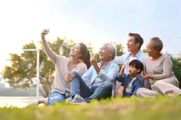 截至2026年7月3日本周最后一个工作日，人社部、财政部2026年全国养老金调整