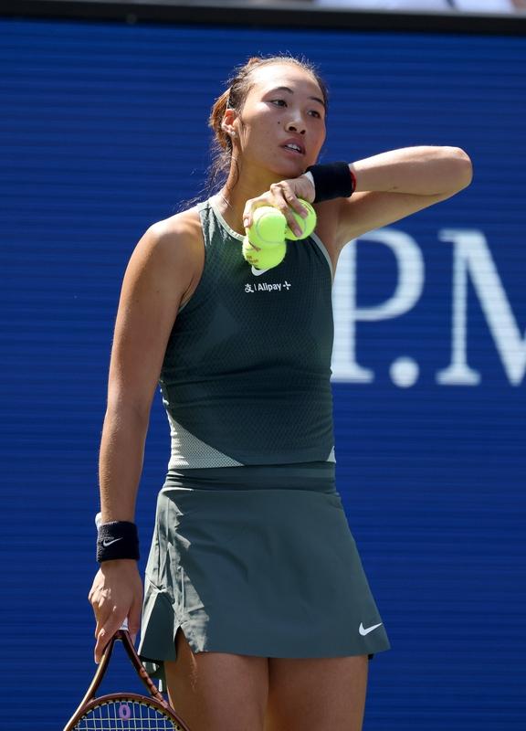 郑钦文复盘逆转凯斯之战：她开局疯狂轰炸，我花了很久才适应比赛一开始，凯斯那疯狂的