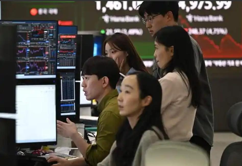 韩国股市崩盘，很可能是全球金融危机的前兆？

7月28日，KOSPI单日暴跌10