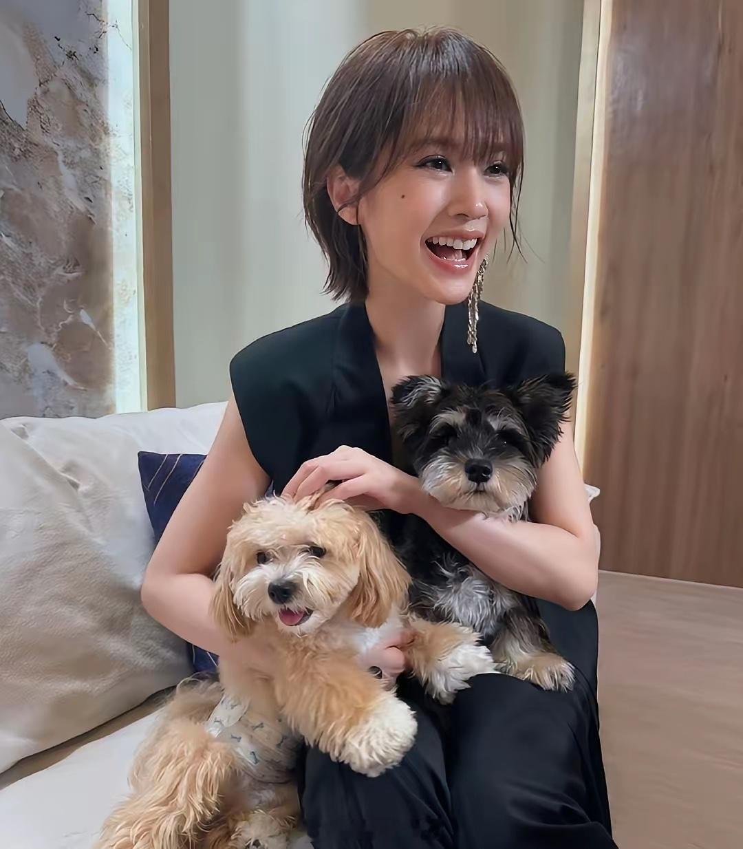 杨丞琳现在的真实不做作，都是李荣浩给的底气。她都能把自己的体重告诉大家，胖了6斤