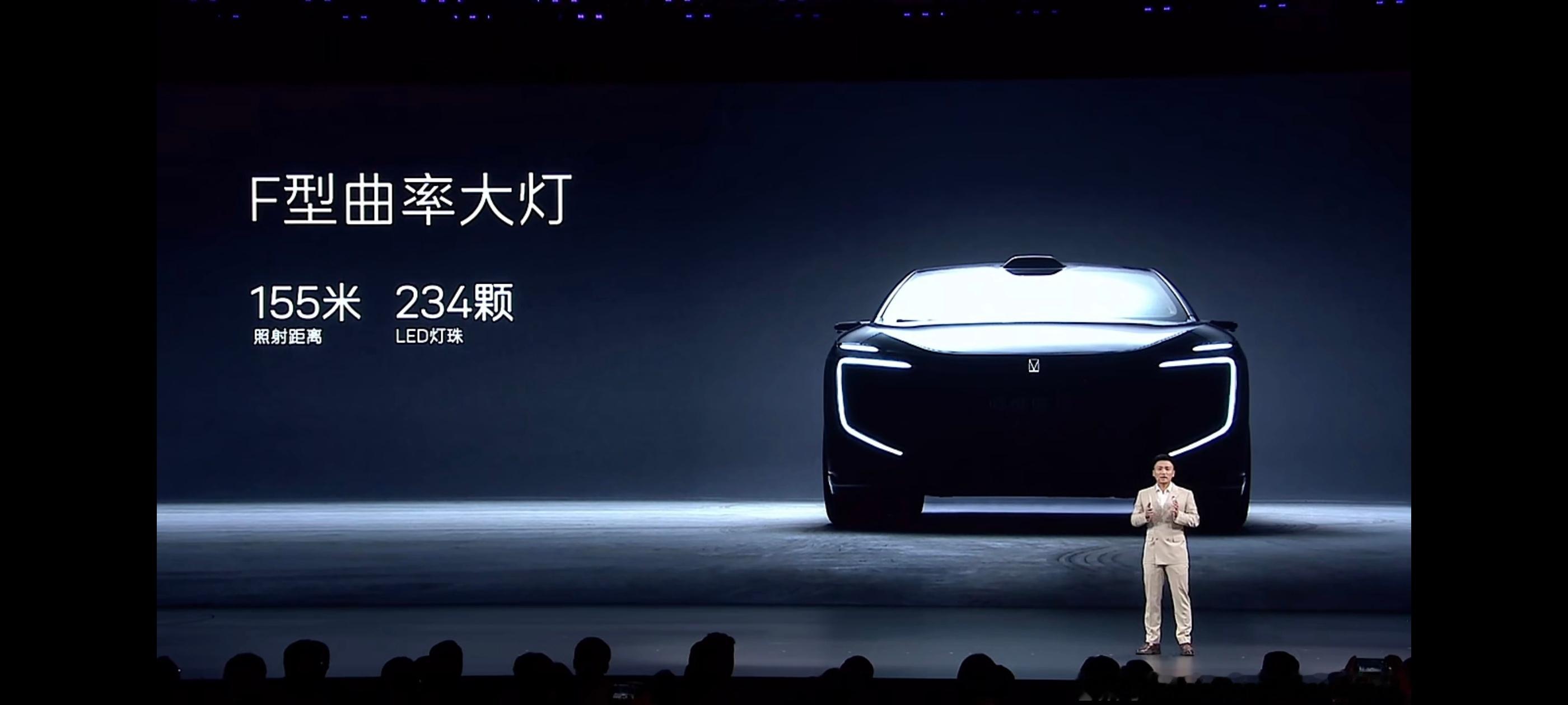 新阿维塔12这次在安全，性能和空间体验上都有升级，特别是在开车体验上加了不少小巧