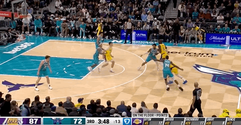 王德发！！东契奇扣篮了？？？这是不是他湖人生涯第一次扣篮？？湖人vs黄蜂 ​​​