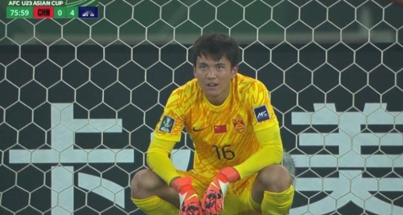 能扑的都扑了！两次折射，一个点球，一个抢断后打边角，李昊也是无语了，但是你已经很