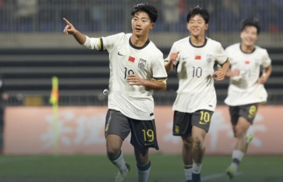 全场比赛结束 中国U17男足4-0战胜巴林U17男足取得开门红 万顷点射 帅惟浩