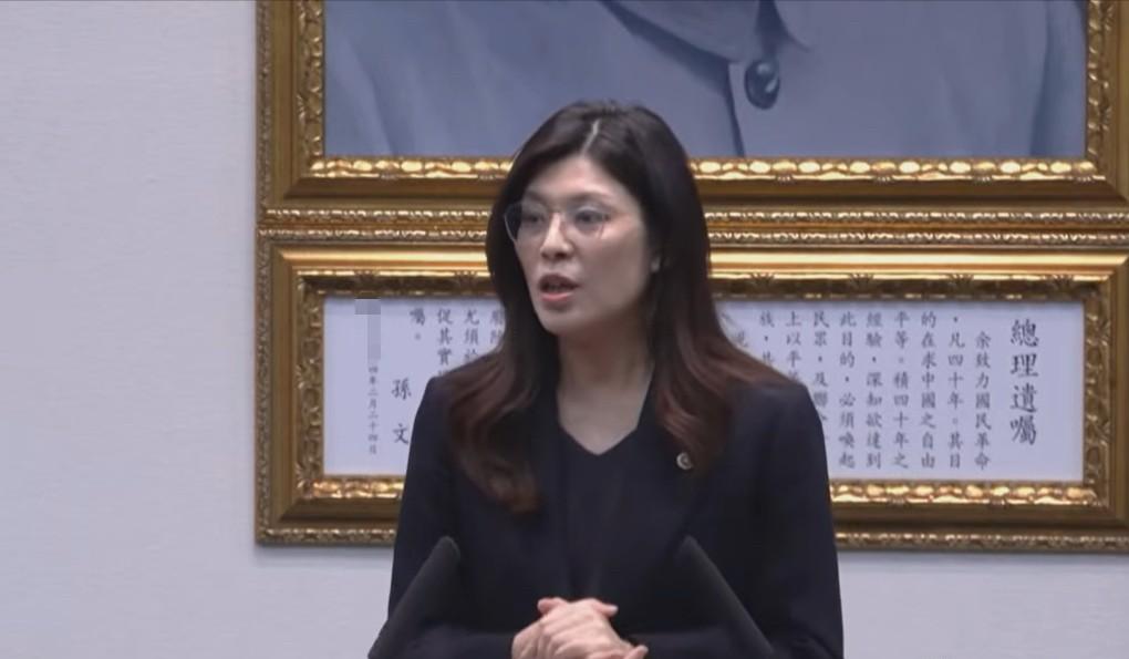 郑丽文妥协了？从“3800亿元+N” 到8000亿？ 最后应该还是8千亿，强大的