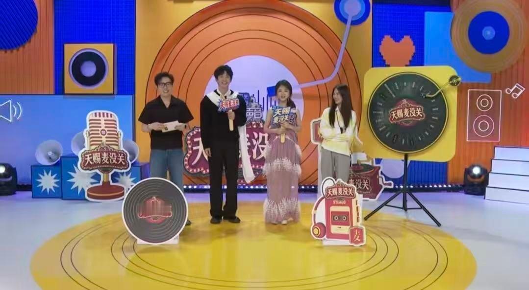 黄子弘凡叫谭松韵姐姐谭松韵被黄子弘凡喊姐姐少年待人谦逊有礼，黄子弘凡唤谭松韵姐姐