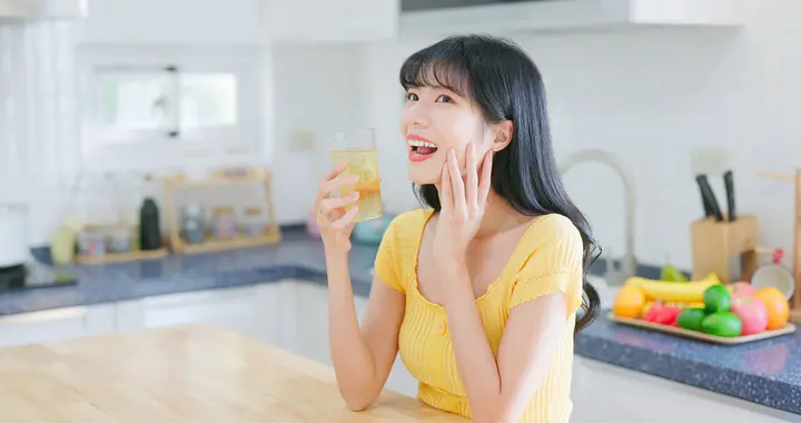新晋“网红”热卖10亿，一年暴增1200%，“打工人”带火酸饮料？