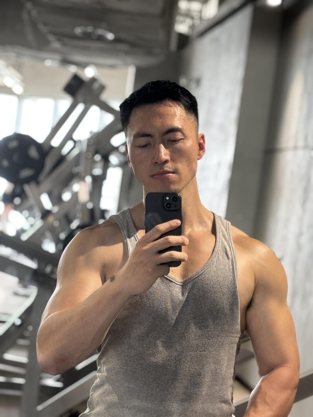 男人就该有泡在庄稼地里的小麦色皮肤！