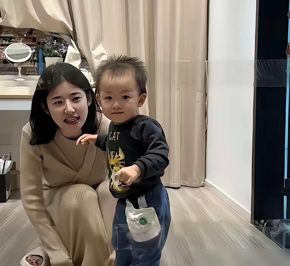 前男友陪着去产检，她转头给王思聪发私信。你说这是感情问题？这就是在搞资产配置。