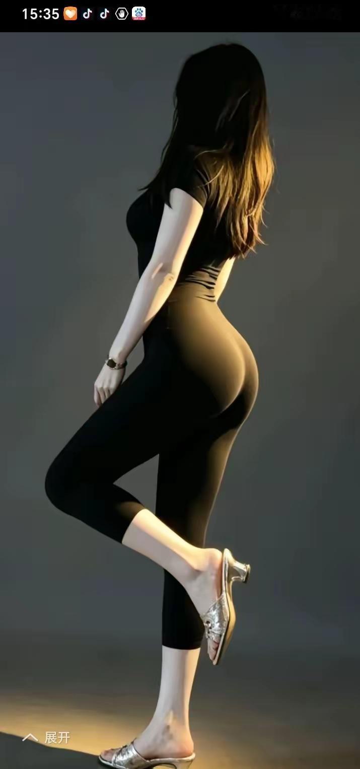 身材好的最高境界，不是穿得少，也不是展示凹凸的魅力，更不是矫揉造作的搔首弄姿，而