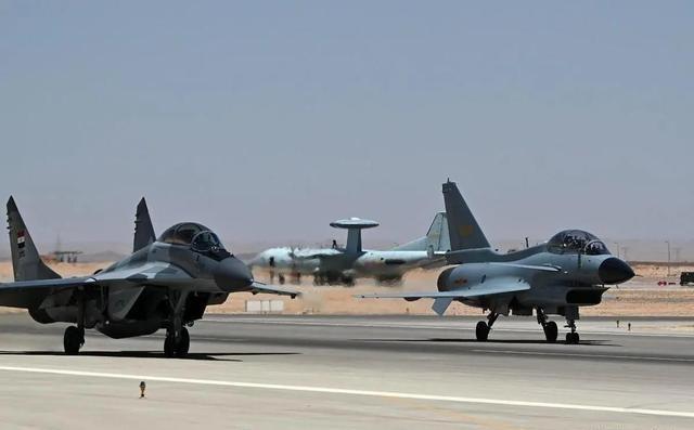 现在终于明白为什么歼10C卖不出去了，因为世界各国都在等土耳其仿制的歼10C。