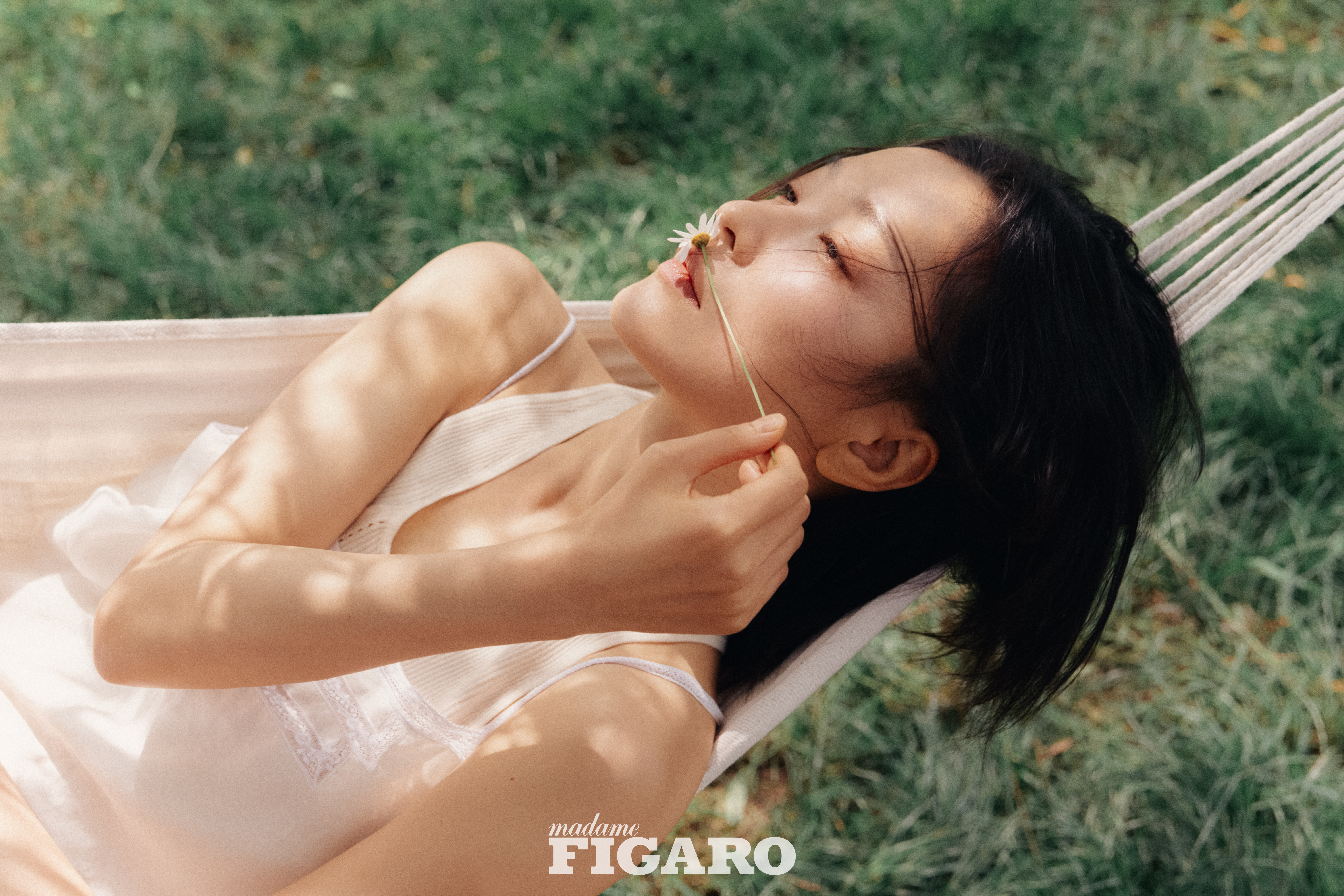 模特、演员杜鹃登上《Madame Figaro》2026年6月刊封面，鹃姐时隔多
