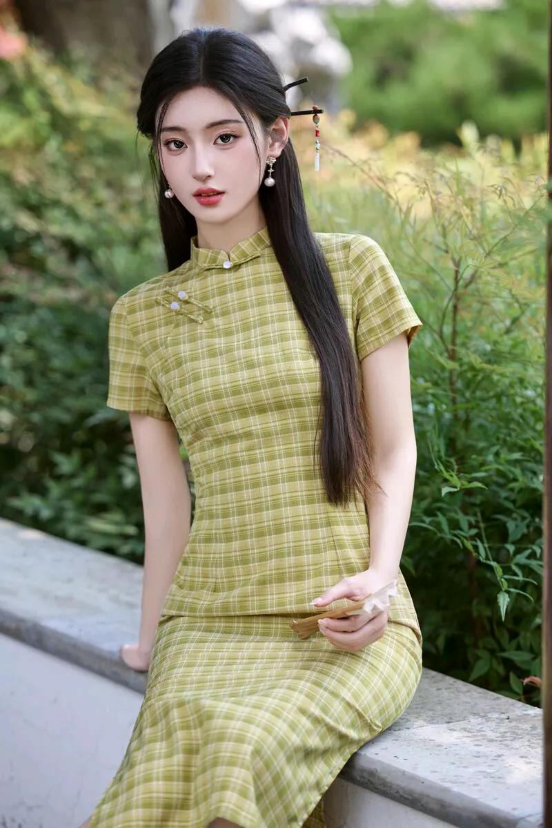 复古旗袍少女