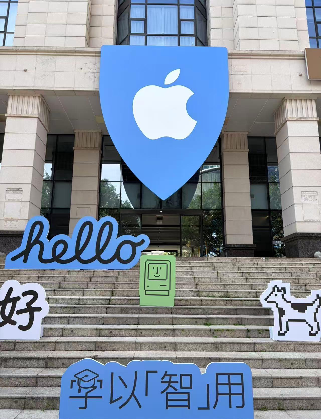 逛了逛Apple返校季暑期活动「学以智用」。当新的AI工具来到年轻人手里，会摩擦
