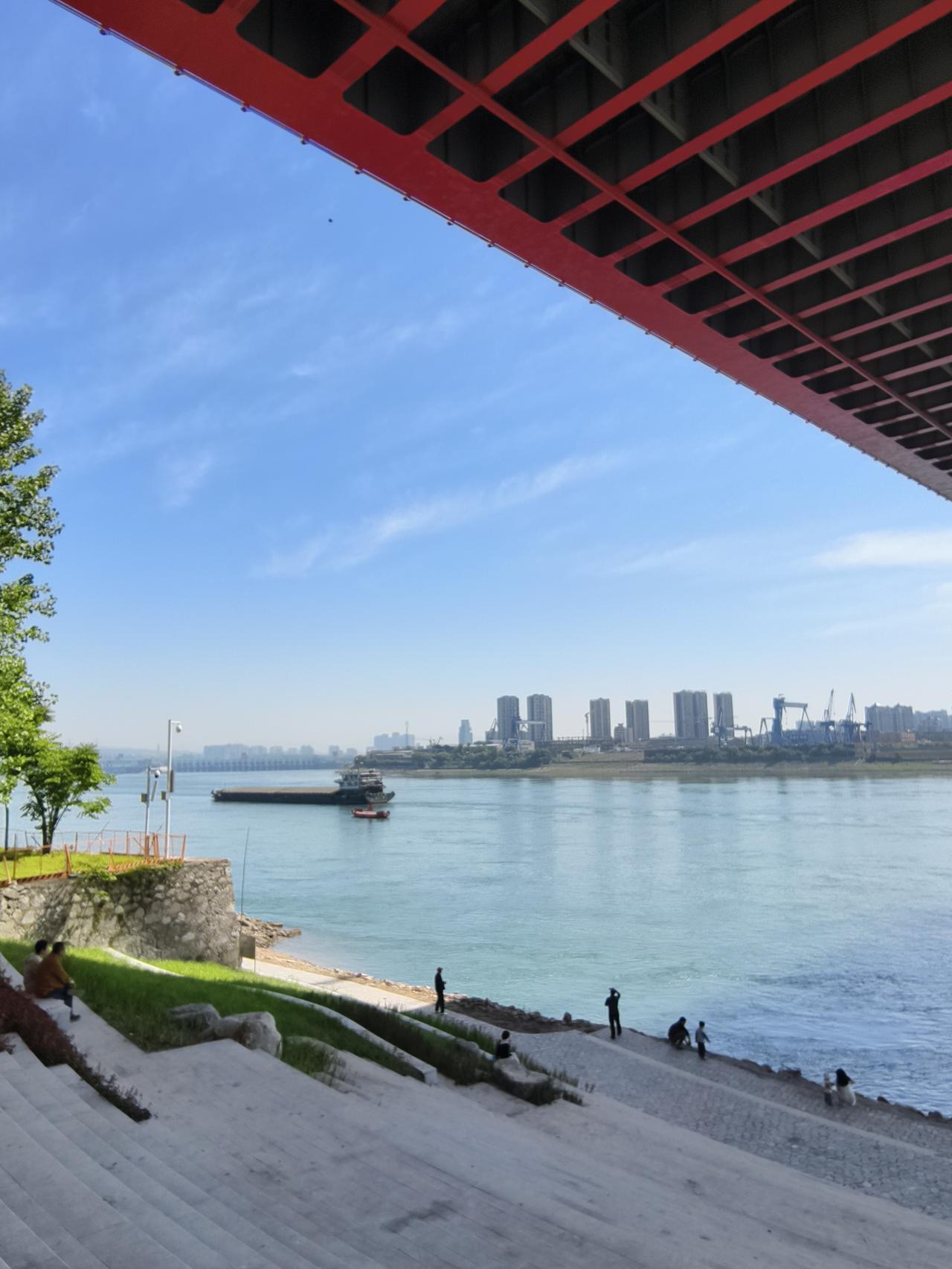 宜昌这个地方被“私藏”了！
这里是宜昌城区户外休闲的好地方，不少自驾游的从很远很