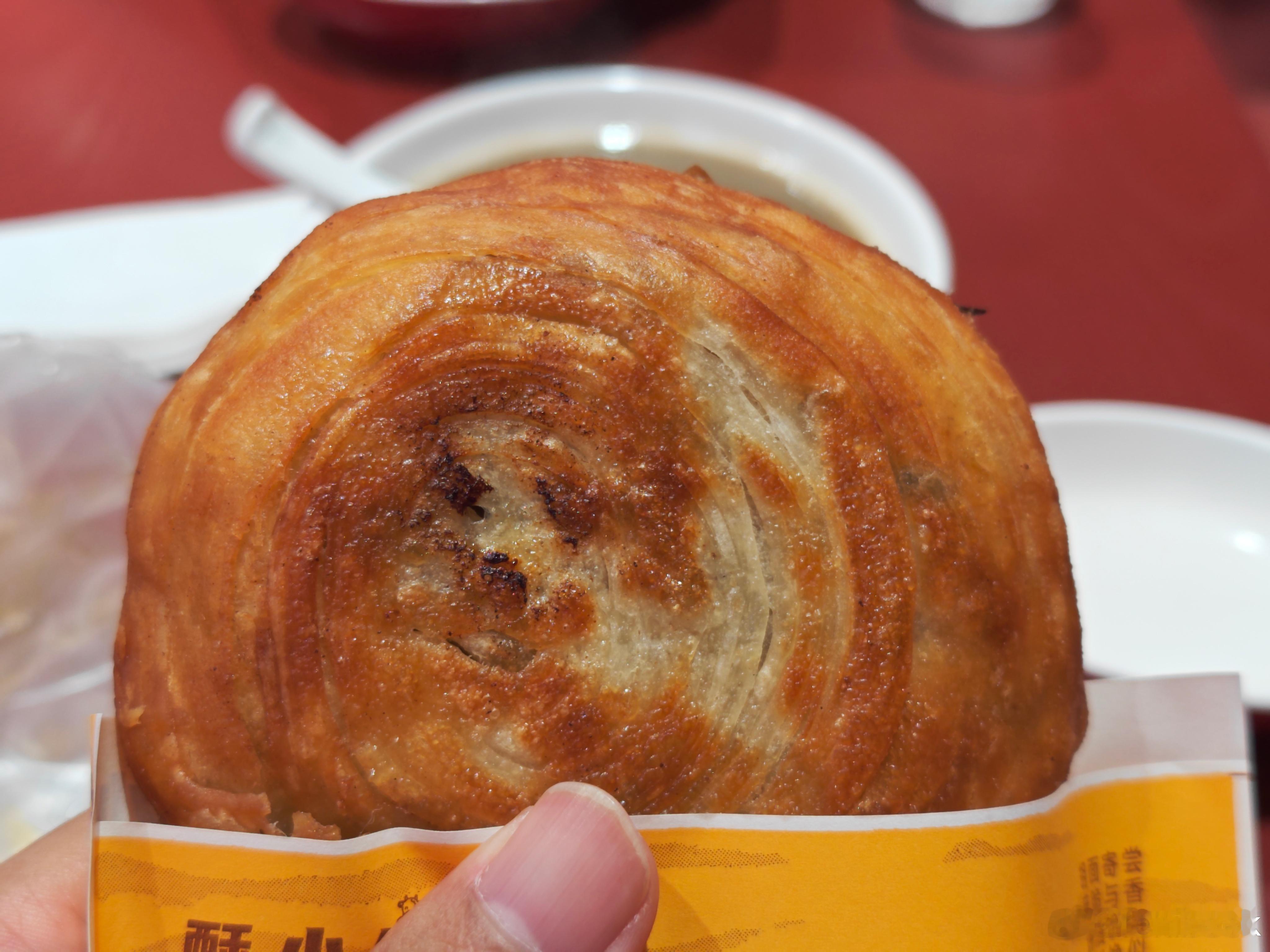 朋友问我：“你食不食油饼”我说：“你怎么骂人？”然后他递给我一个饼[笑cry][