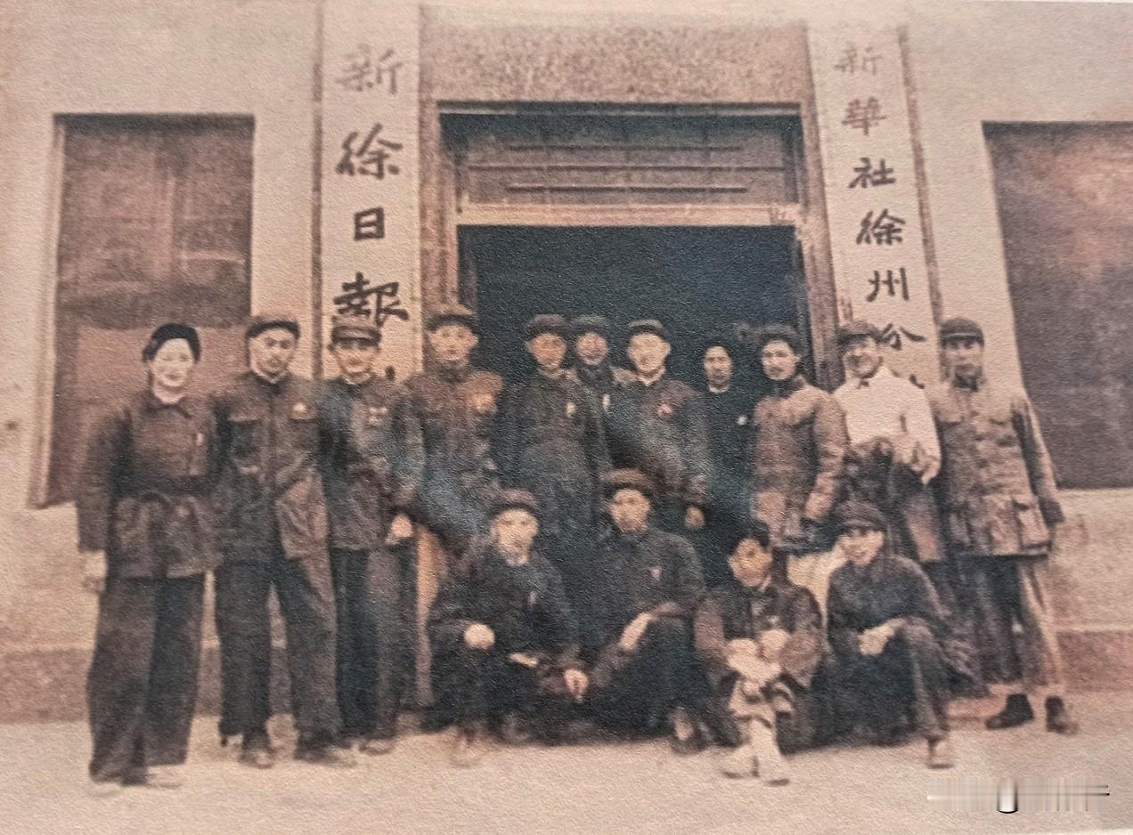 徐州日报的前身为新徐日报，创刊于1948年12月10日，在淮海战役的隆隆炮声中诞