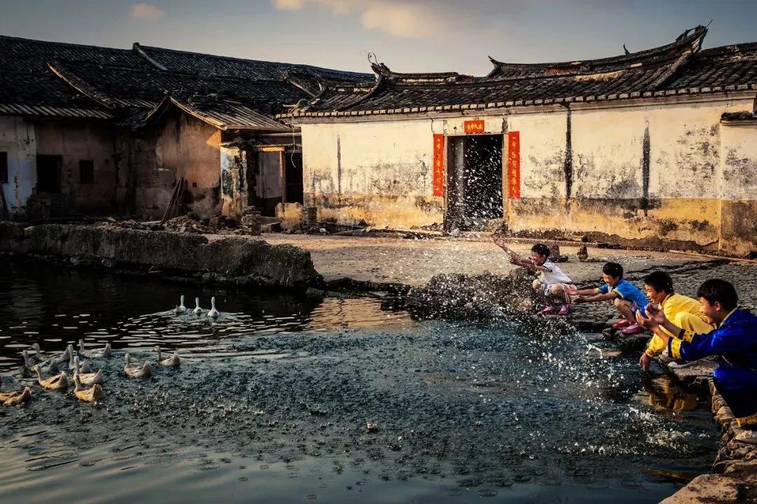 #客家人和广东人有什么关系#
    客家人和广东人的关系？这问题本身就不是问题