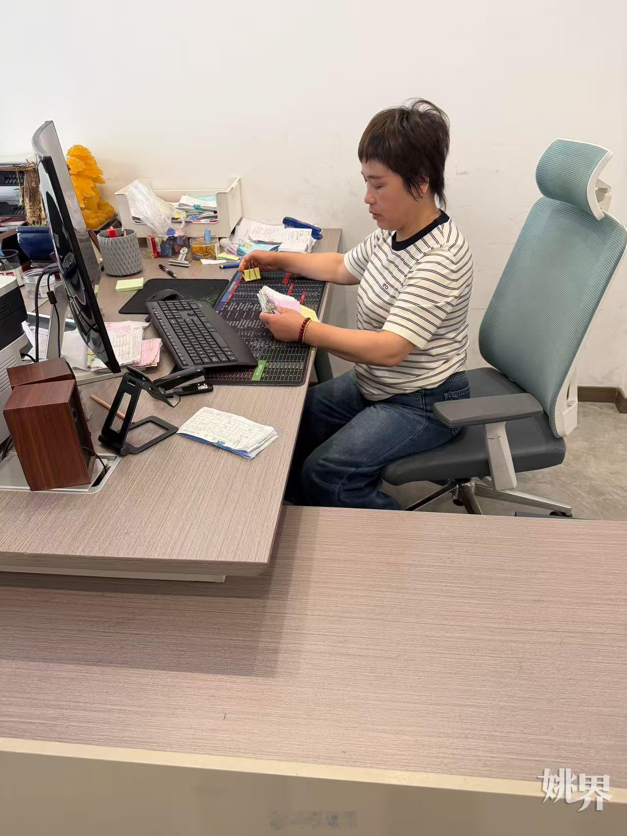 宁波余姚卡嫂坚守20多年用奋斗点亮美好生活 2004年，河南商丘的路美丽随丈夫来