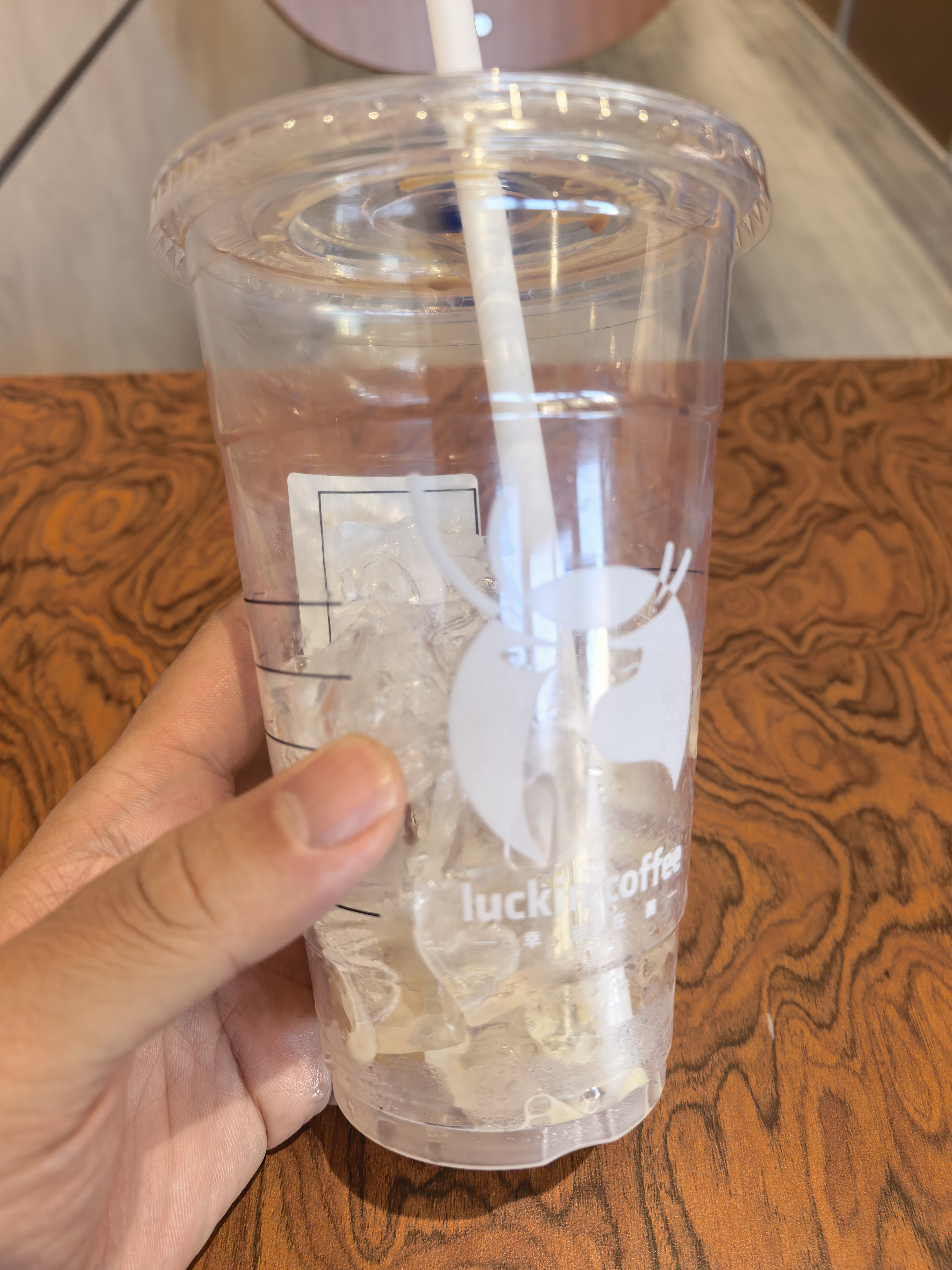 一杯咖啡半杯冰，瓶装的反而觉得更好喝一点[吃瓜] ​​​