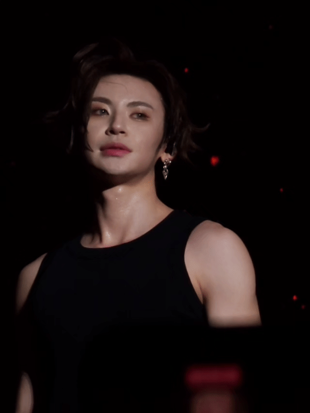 小鬼把更多的时间花在音乐上  这小老头衫，这小肌肉💪​​​