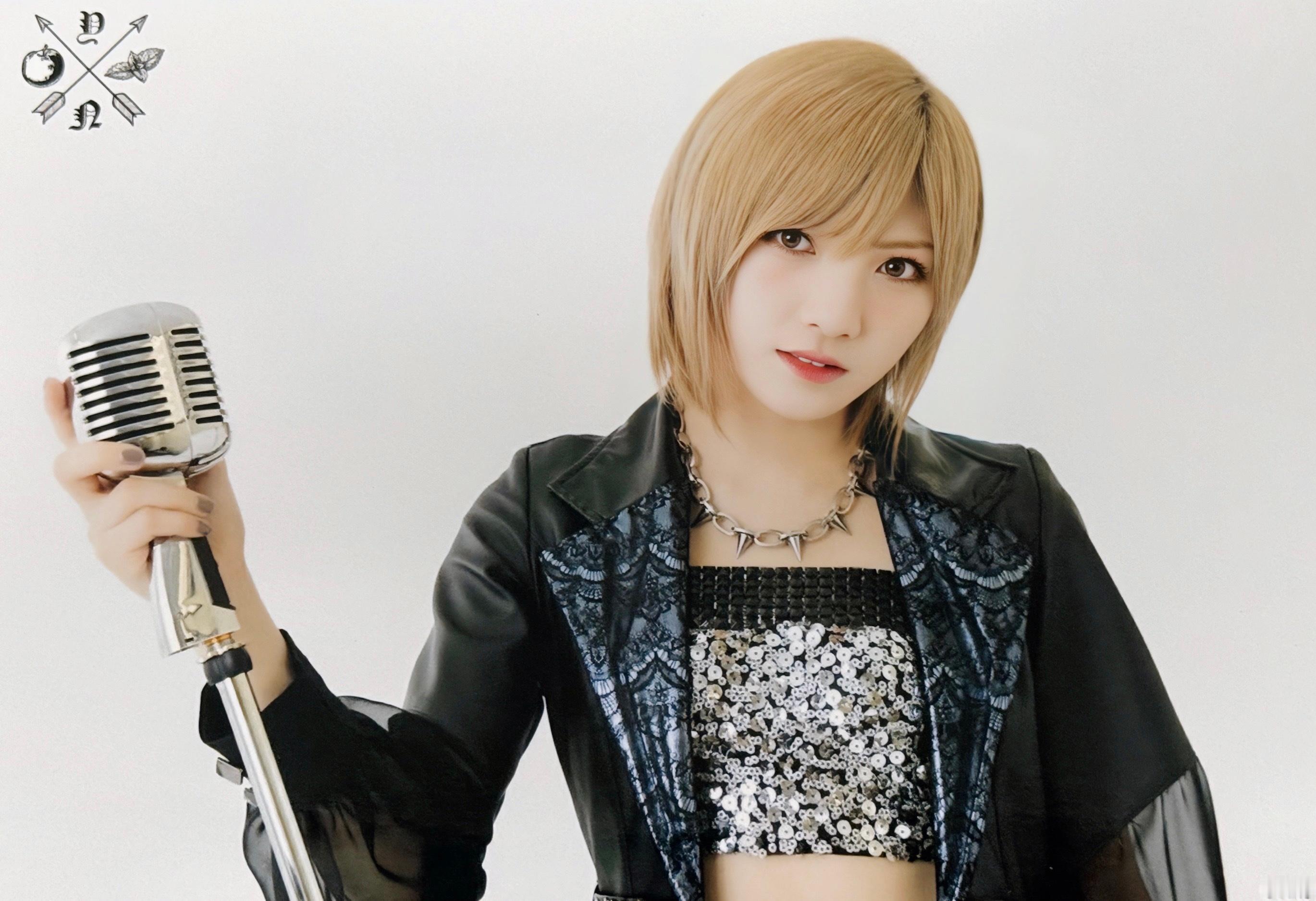 冈田奈奈彩蛇con黑色衣装单独生写#奈生写# ​​​
