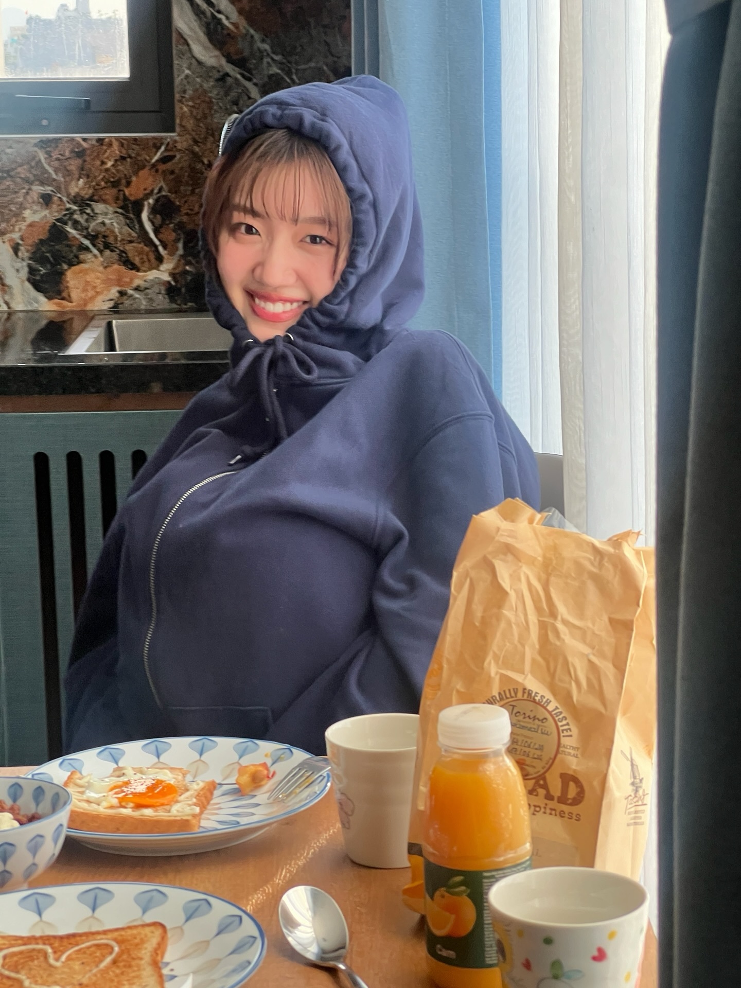 佐々木美玲🍞「1st写真集『陽射しのパレード』を発売して昨日で1年が経ちました