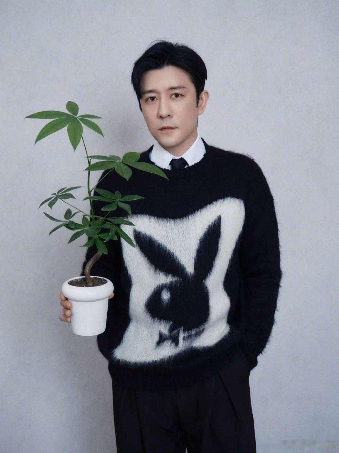 林雨申戴着Mickey开口Daddy 论如何用最严肃的表情，做最可爱的事？林雨申