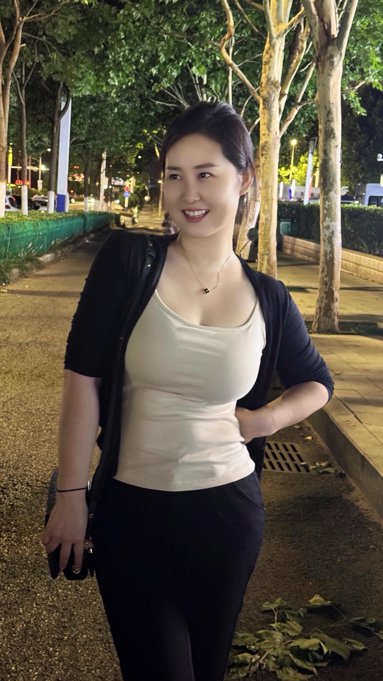 人生没有剧本，但你可以像他电影里的人物一样，哪怕跌倒一万次，也要用自己独有的姿势