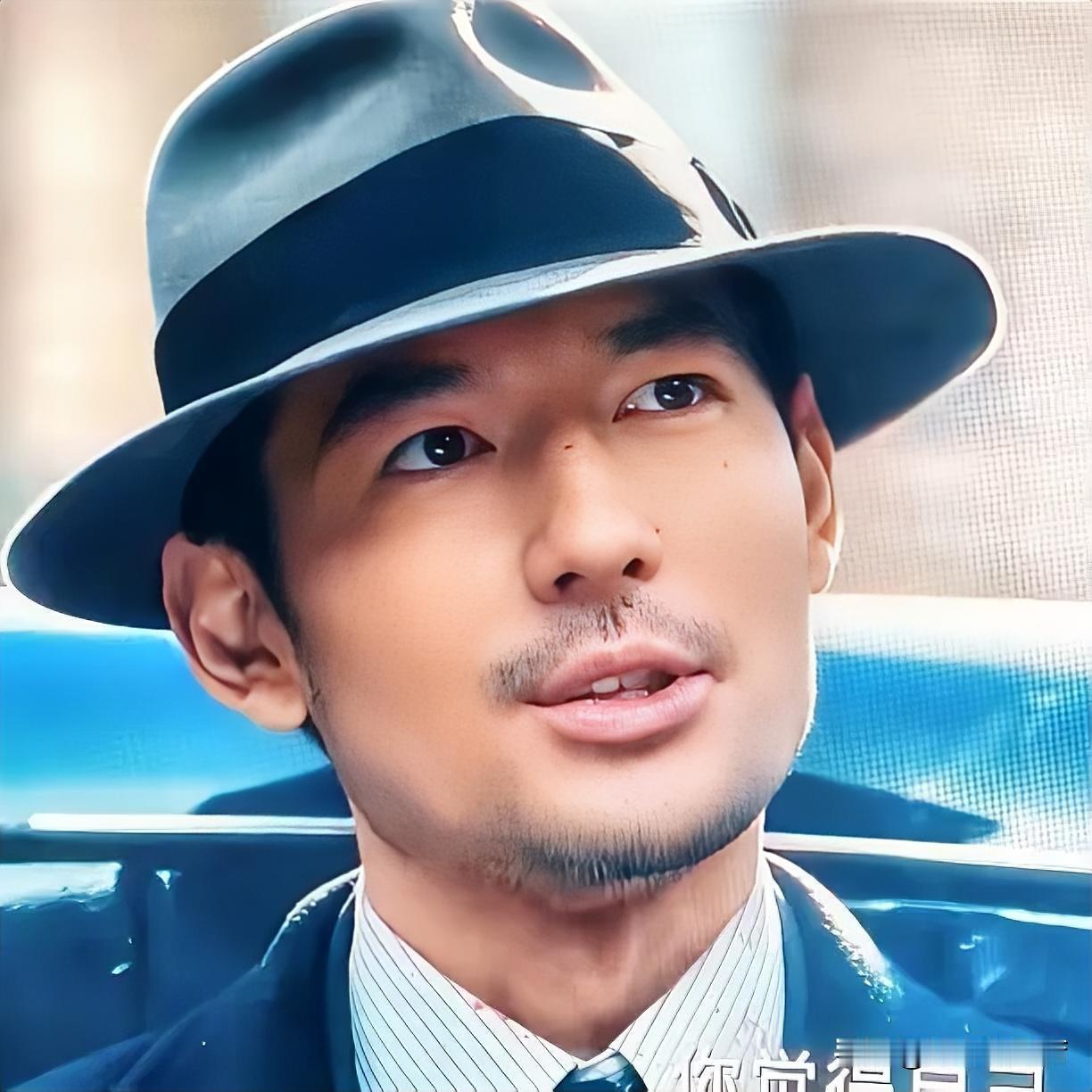 谁懂啊，《醒来》里赵前这个角色真的把我戳得死死的。
之前看他成天拎着鸟笼在76号